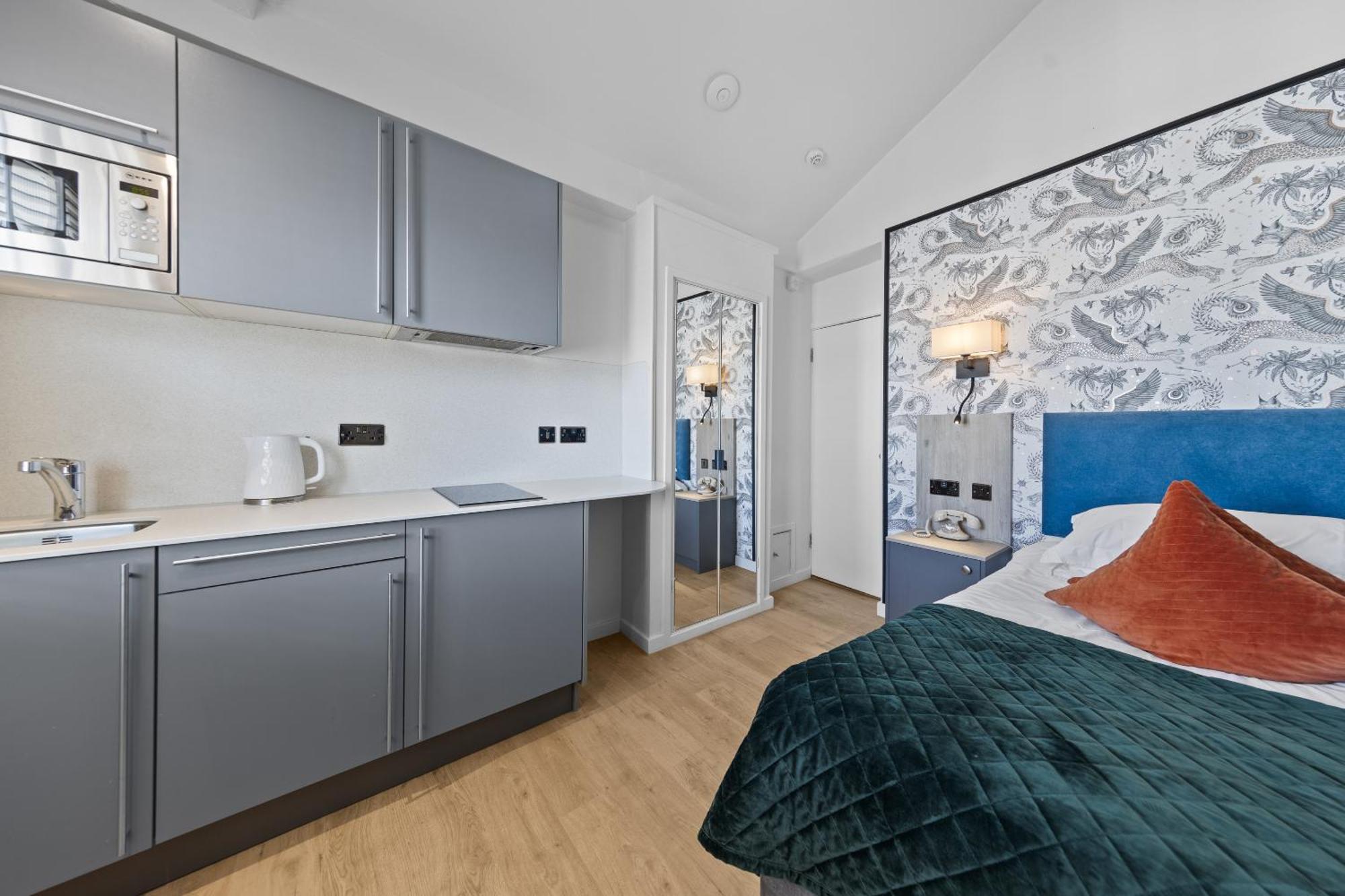 Vancouver And Hotel London