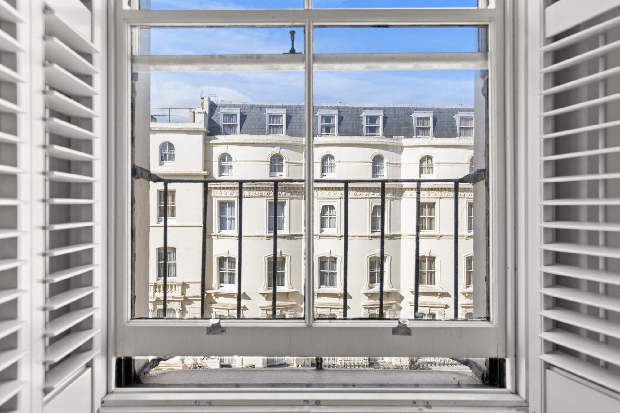 Vancouver And 3* London